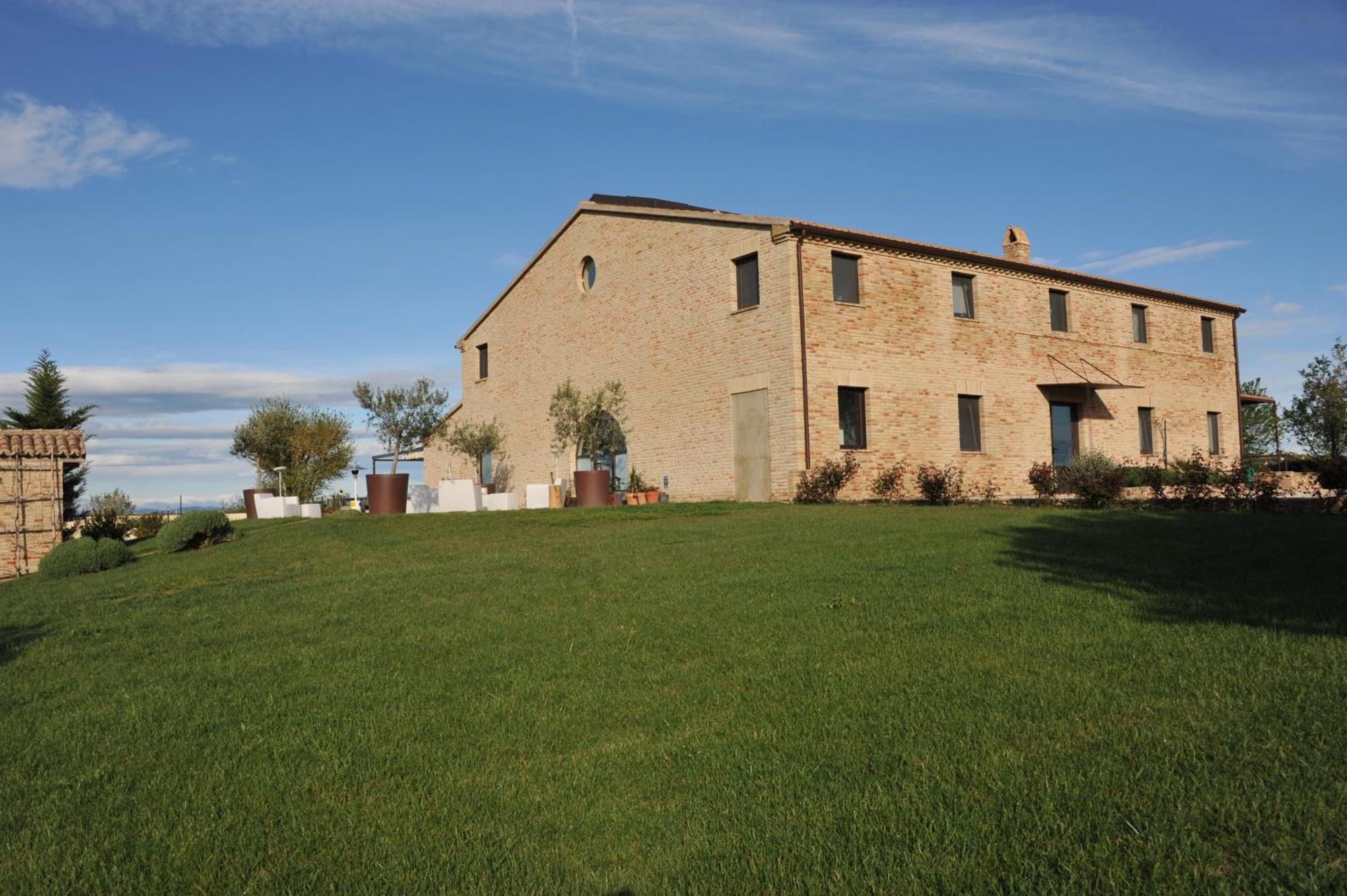 Solea Relais Di Charme- Adults Only Guest House Trecastelli Bagian luar foto
